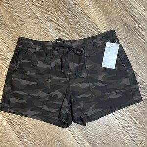 NWT Athleta Camo Farallon Short